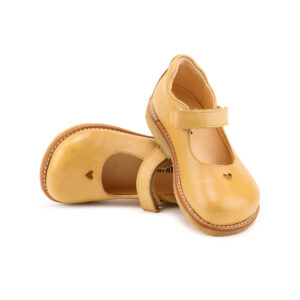 angulus mary janes with heart Camel wide